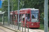 Dessau Straßenbahnlinie 3 mit Niederflurgelenkwagen 307 am Bauhaus- museum Hauptpost (2015)