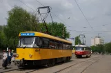 Dnipro Straßenbahnlinie 11 mit Triebwagen 1425 auf Kalinin Avenue (2011)