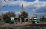 Donezk Straßenbahnlinie 8 mit Triebwagen 103 in der Kreuzung Komunariv Street/Kronshtadts'ka Street (2011)
