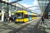 Dresden Straßenbahnlinie 2 mit Niederflurgelenkwagen 2712 am Postplatz (2015)