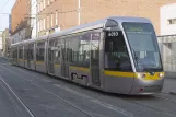 Dublin Linie Rot mit Niederflurgelenkwagen 4010 auf Jervis (2011)