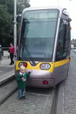 Dublin Straßenbahnlinie Grün mit Niederflurgelenkwagen 5018 am St. Stephen's Green (2010)