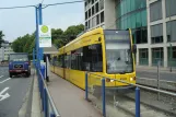 Essen Straßenbahnlinie 109 mit Niederflurgelenkwagen 1512 am Hollestraße (2010)