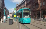 Frankfurt am Main Straßenbahnlinie 11 mit Niederflurgelenkwagen 239 am Römer/Paulkirche (2020)