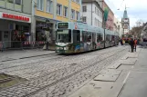 Freiburg im Breisgau Straßenbahnlinie 2 mit Gelenkwagen 241 vor pimkie, Kaiser-Joseph-Straße (2008)
