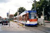 Griesheim Straßenbahnlinie 9 mit Niederflurgelenkwagen 9867nah Kantstr. (2003)