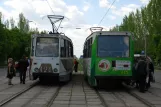 Horliwka Straßenbahnlinie 1 mit Triebwagen 424 auf Prospekt Lenina (Lenina Ave) (2011)