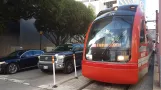 Houston Straßenbahnlinie Rot mit Niederflurgelenkwagen 111 am Dryden/TMC (2018)