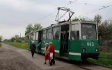 Jenakijewe Straßenbahnlinie 4 mit Triebwagen 043 am Detskiy Sad (2011)