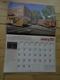 Kalender: San Francisco Kabelstraßenbahn Powell-Mason mit Kabelstraßenbahn 15 vor Cable Car Museum (2023)