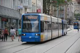 Kassel Straßenbahnlinie 1 mit Niederflurgelenkwagen 610 auf Obere Königsstraße (2022)