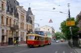 Kiew Straßenbahnlinie 14 mit Triebwagen 5769 auf Kostiantynivska Street (2011)