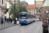Krakau Straßenbahnlinie 1 mit Gelenkwagen 104 auf Plac Wszystkich Świętych (2011)