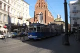 Krakau Straßenbahnlinie 2 mit Gelenkwagen 130 am Plac Wszystkich Świętych (2011)
