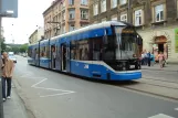 Krakau Straßenbahnlinie 8 mit Niederflurgelenkwagen 2028 auf Plac Wolnica (2008)