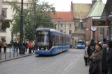 Krakau Straßenbahnlinie 8 mit Niederflurgelenkwagen 2036 am Plac Wszystkich Świętych (2011)