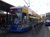 Leipzig Straßenbahnlinie 10 mit Niederflurgelenkwagen 1124 am Hauptbahnhof (2019)