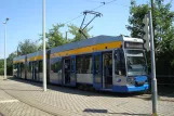 Leipzig Straßenbahnlinie 12 mit Niederflurgelenkwagen 1138 (Richard Wagner) am Gohlis-Nord (2015)