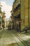 Lissabon Standseilbahn Elevador da Bica mit Kabelstraßenbahn Bica 2 auf Rua da Bica de Duarte Belo (1988)