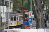 Lissabon Straßenbahnlinie 12E mit Triebwagen 563 auf Rua São Tomé (2013)