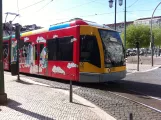 Lissabon Straßenbahnlinie 15E mit Niederflurgelenkwagen 506 auf Praça da Figueira (2013)