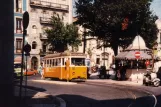Lissabon Straßenbahnlinie 24E mit Triebwagen 306 am Largo Trindade Coelho (1985)