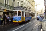 Lissabon Straßenbahnlinie 28E mit Triebwagen 511 am Rue da Conceição (2008)