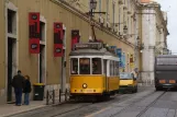 Lissabon Straßenbahnlinie 28E mit Triebwagen 549 auf Rua do Arsenal (2013)