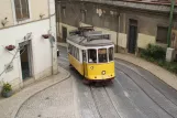 Lissabon Straßenbahnlinie 28E mit Triebwagen 578 auf Calçada São Francisco (2013)