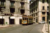 Lissabon Straßenbahnlinie 28E mit Triebwagen 735 auf Largo da Madalena (1988)