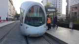 Lyon Straßenbahnlinie T3 mit Niederflurgelenkwagen 77 am Gare Part-Dieu Villette (2018)