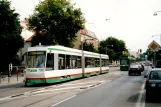 Magdeburg Straßenbahnlinie 1 mit Niederflurgelenkwagen 1371 am Ambrosiusplatz (2003)