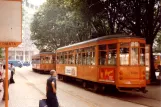 Mailand Straßenbahnlinie 1 mit Triebwagen 1566 am Centrale (1981)