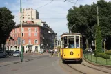 Mailand Straßenbahnlinie 1 mit Triebwagen 1922 auf Largo Gairoli (2009)