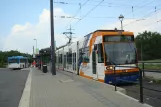 Mannheim Straßenbahnlinie 7 mit Niederflurgelenkwagen 5638 am Oppau (2014)