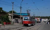 Mariupol Straßenbahnlinie 5 mit Triebwagen 956 am Tsentralnyi Rynok (Cenntralnija Rinok) (2012)