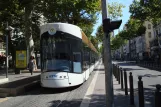 Marseille Straßenbahnlinie T2 mit Niederflurgelenkwagen 002 am Canebière Garibaldi (2016)