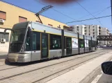 Messina Straßenbahnlinie 28 mit Niederflurgelenkwagen 08T auf Via Uberto Bonino (2017)