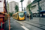 Mülhausen Straßenbahnlinie Tram 2 mit Niederflurgelenkwagen 2015 am Porte Jeune (2007)