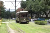 New Orleans Linie 12 St. Charles Streetcar mit Triebwagen 910 am S Carrollton / Spruce (2010)