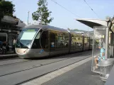 Nizza Straßenbahnlinie 1 mit Niederflurgelenkwagen 001 am Saint-Charles (2008)