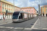 Nizza Straßenbahnlinie 1 mit Niederflurgelenkwagen 007 auf Place Masséna (2016)
