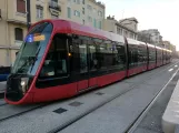 Nizza Straßenbahnlinie 2 mit Niederflurgelenkwagen 032 auf Rue de France (2019)