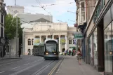 Nottingham Straßenbahnlinie Lila mit Niederflurgelenkwagen 203 "William (Bendigo) Th"nah Royal Centre (2011)