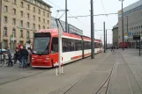 Nürnberg Straßenbahnlinie 5 mit Niederflurgelenkwagen 1121 am Bahnhofplatz (2013)