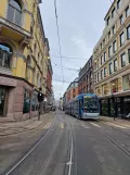 Oslo Straßenbahnlinie 13 mit Niederflurgelenkwagen 161 auf Prinsens gata (2023)