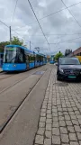 Oslo Straßenbahnlinie 17 mit Niederflurgelenkwagen 423 am Grefsen (2024)