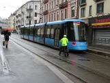 Oslo Straßenbahnlinie 19 mit Niederflurgelenkwagen 402 am Majorstuen (2024)