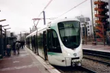 Paris Straßenbahnlinie T2 mit Niederflurgelenkwagen 424 am Issy Val de Seine (2007)
