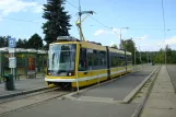 Plzeň Straßenbahnlinie 1 mit Niederflurgelenkwagen 305 am Bolevec (2008)